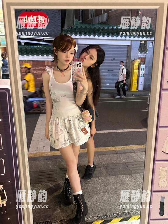 登录吃瓜123，阅读超话，突然觉得自己就像是个在角落偷听的路人。