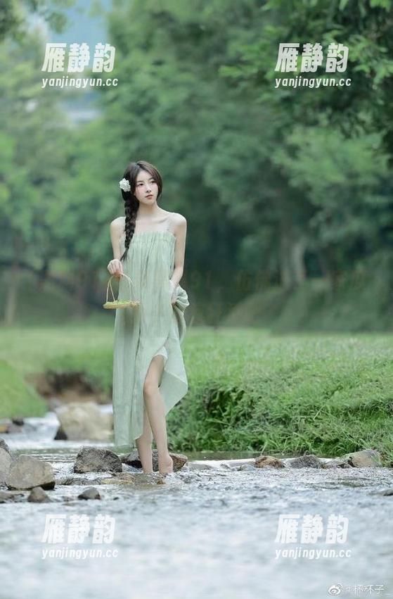 登录黑料91，仿佛进了一家瓜贩子的疯狂酒吧